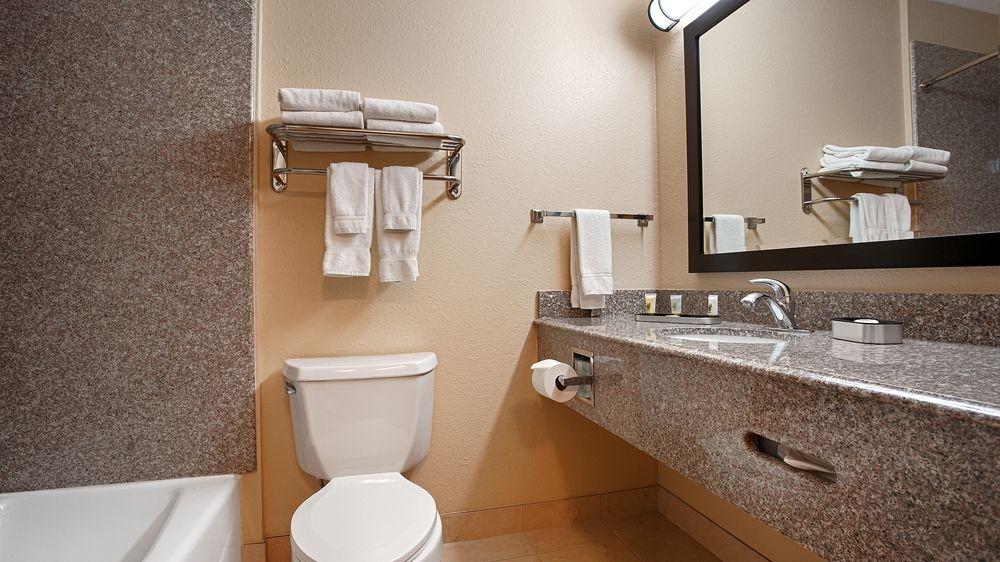 Best Western Plus Kansas City Airport - Kci East Екстер'єр фото